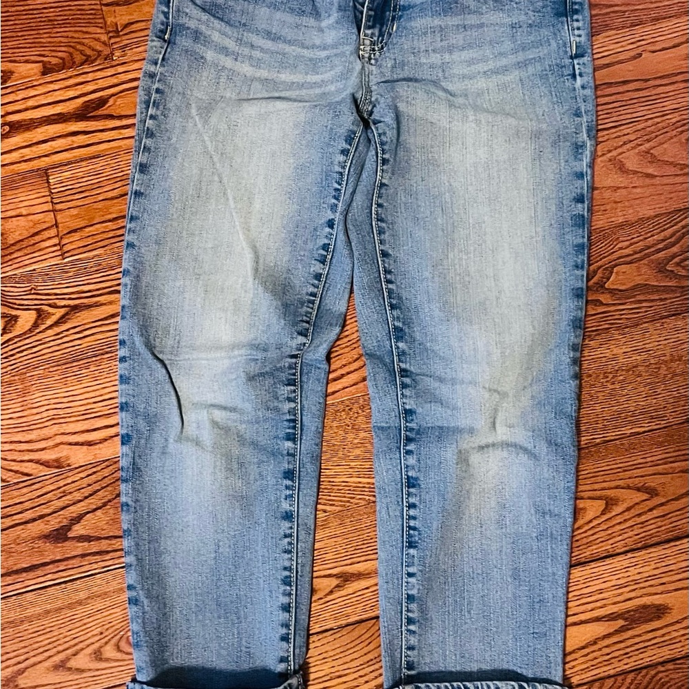 GAP women’s size 4 ankle length cuffed jeans
